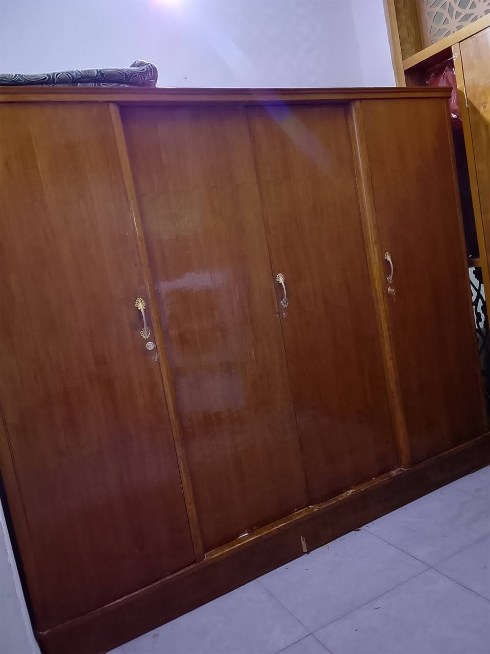سلام عليكم كنتور للبيع اربع ابواب مابي ضرر
نضيف سعره 120مع المجال
بوفيه بابين نضيفه كلش تسكام سعره 60 مع المجال مكاني نجف 
رقمي ***********
