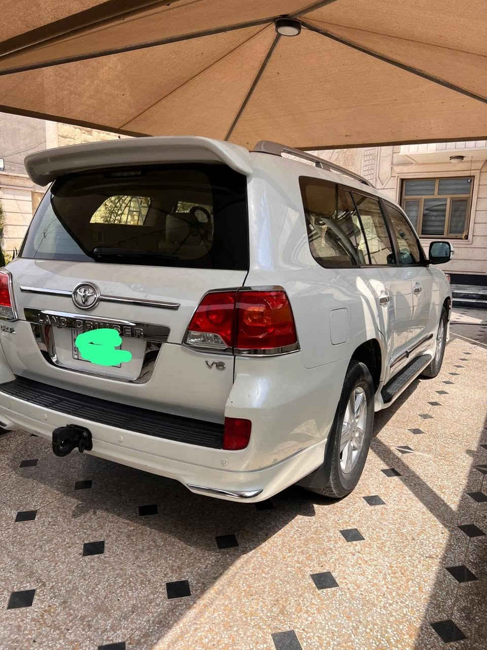 السلام عليكم لاندكروز موديل ١٣ بريم اصلي. رقم بغداد.   السياره ماشيه ١٠٠ عل وضع الشركة. العنوان بغداد السيديه سعر السياره 3 و 30 وبيها مجال لل استفسار ***********
