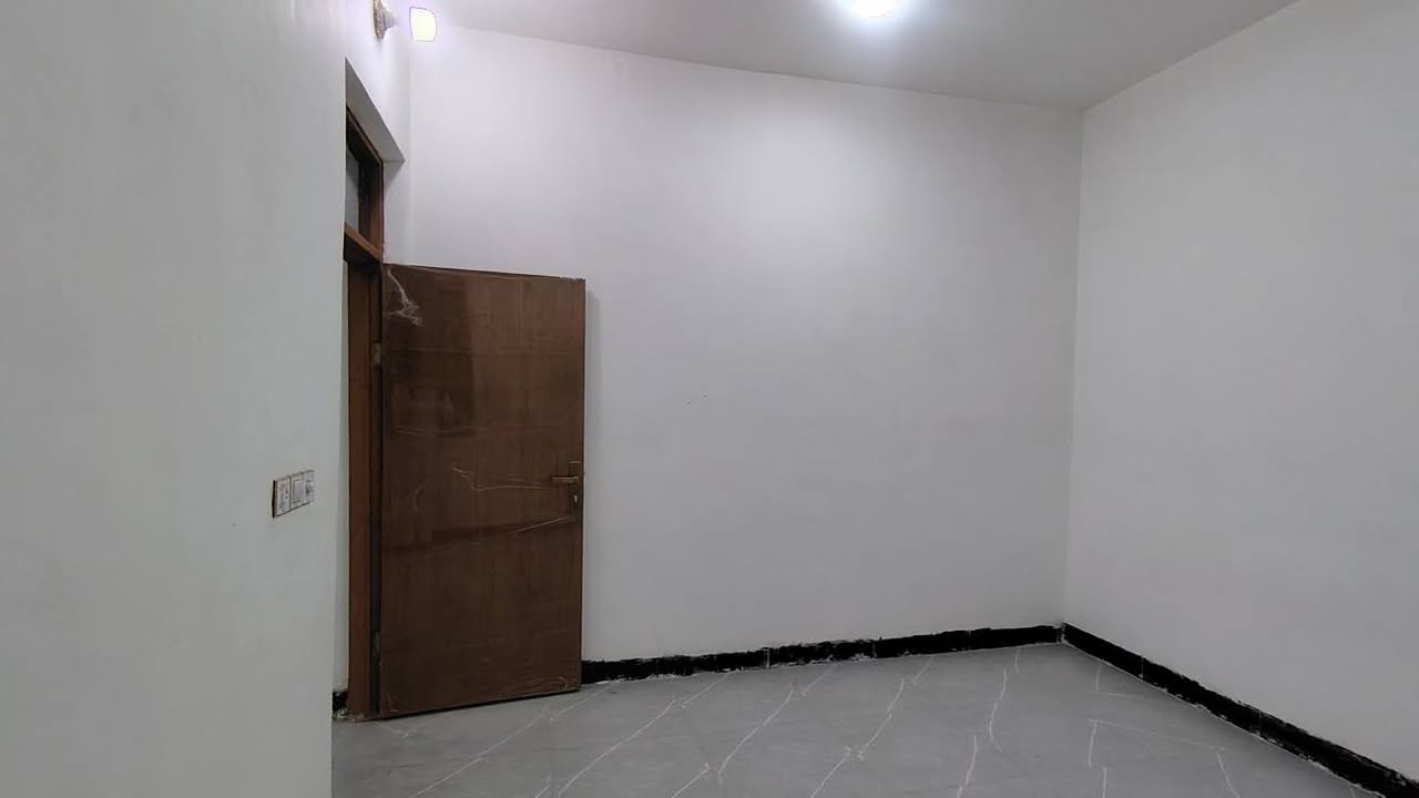 للايجار 60 متر🏠🏠 
بالنجف مقابل ملحق القريه شارع الصب عمود ٣٢١
سعر الإيجار 200 الف بالشهر 💸💸
للتواصل *********** وأتساب النجف, العراق
