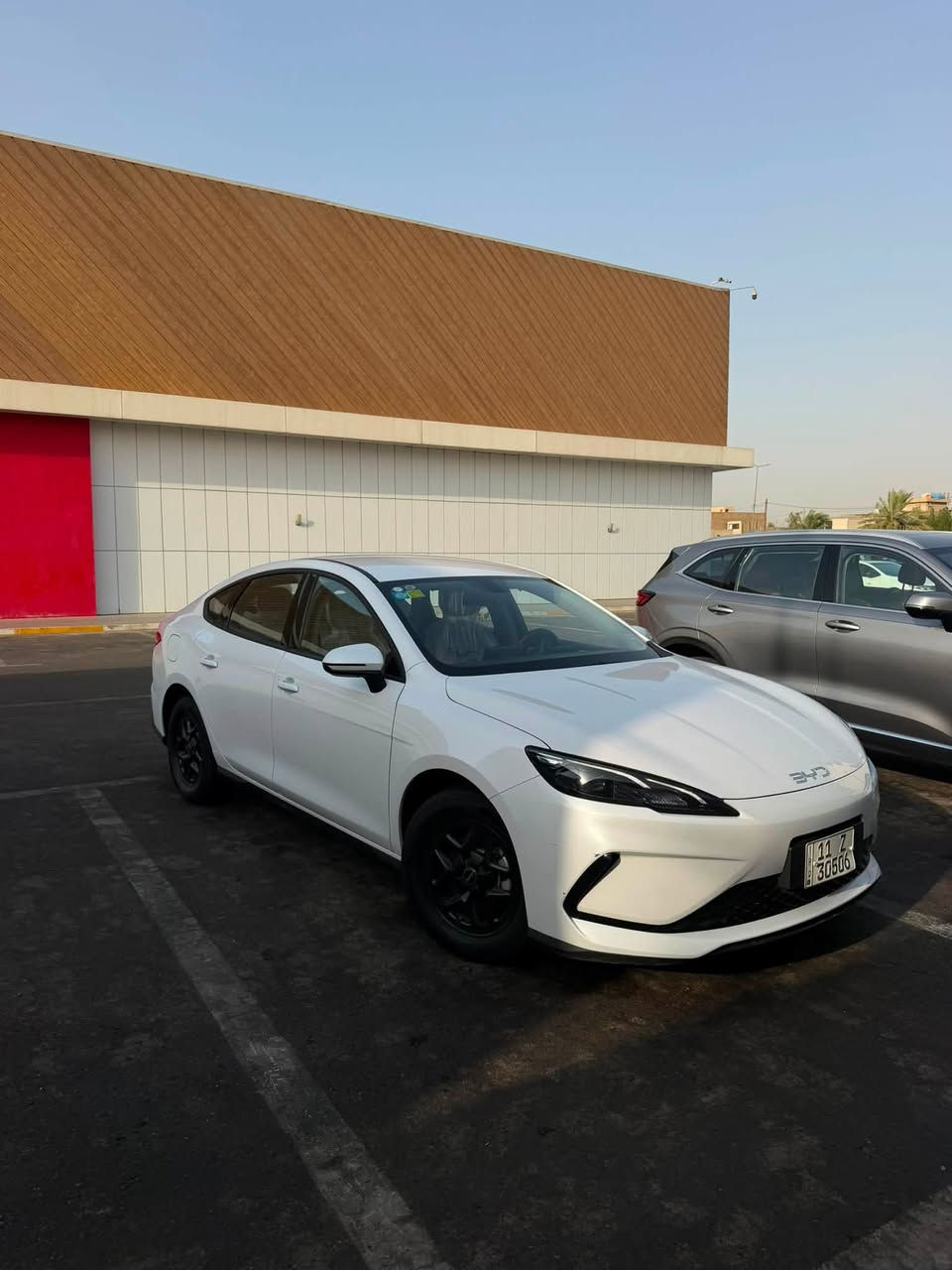 السلام عليكم byd cel 05 2025
كفالة عامة عدى هاي الرصعة 
سيارة ماشية 22 الف 
ابيع على ضررها عنواني بغداد الحرية 

***********

رايدها 18300 وبيها مجال
