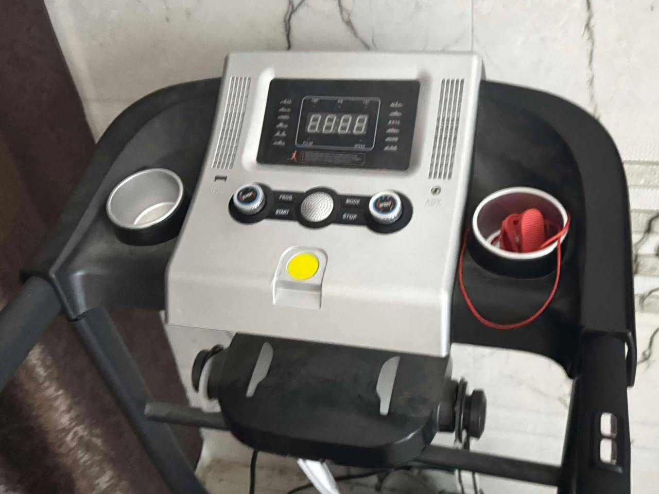 جهاز جري مستخدم نظيف بسعر 250 ألف دينار اليريده يتواصل وياي واتساب ***********
