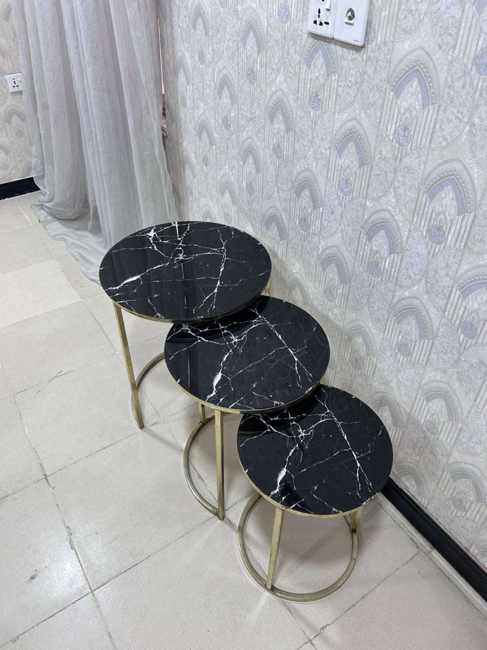 السلام عليكم عربانه للبيع ستخدام قليل ونوعيتهه ممتازه السعر ٧٥ وبي مجال قليل + طبلات ستخدام قليل وشفتك عينك بل صوره السعر ٥٠ وبيهن مجال المكان بغداد رقم هاتف ***********
