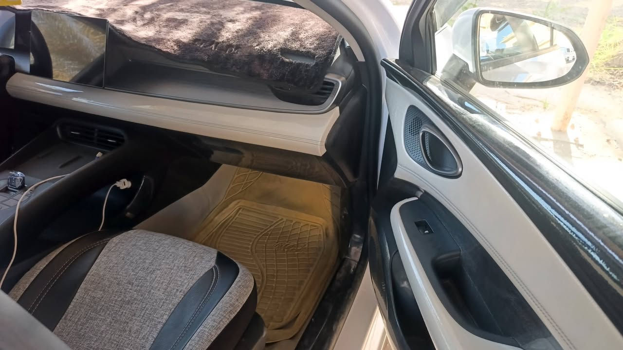 السلام عليكم BYD سيل فايف للبيع السياره باسمي الموصفات المعروفه هاتف ***********

