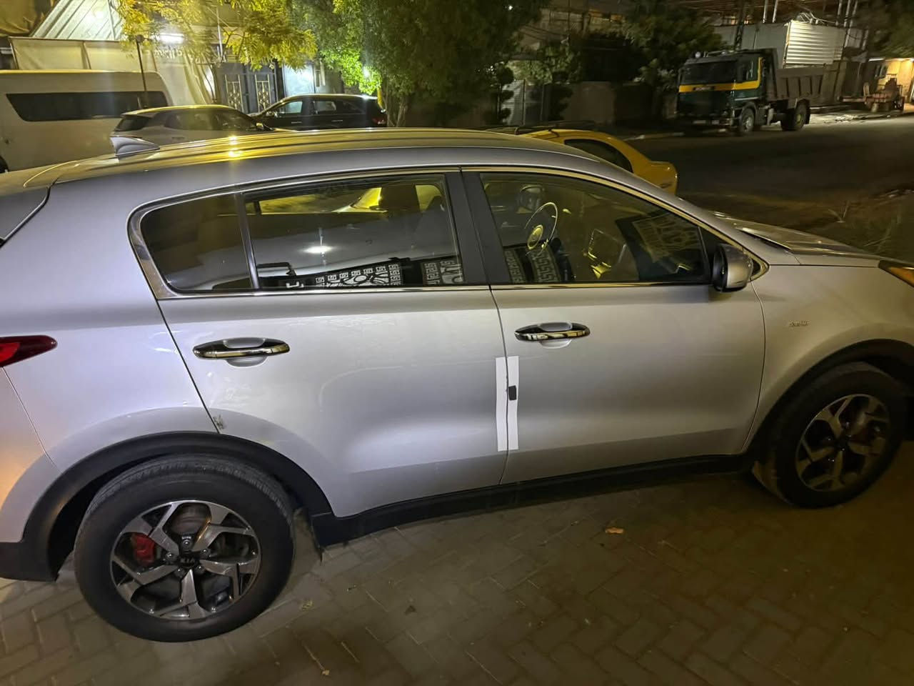 السلام عليكم سبورتج ٢٠٢٢ شكل قديم وارد امريكي نص فول سياره حلوه مرتبه ونظيفه سونار مع الصور موضح كلشي ماشيه ٤٦الف ميل مكينه ٢٠٠٠  رقم بغداد تحويل ثاني يوم مكلف بالنشر *********** عنوان الدوره شارع الساعاتي السعر ١٦.٥٠٠ الف دولار  وبيها مجال
