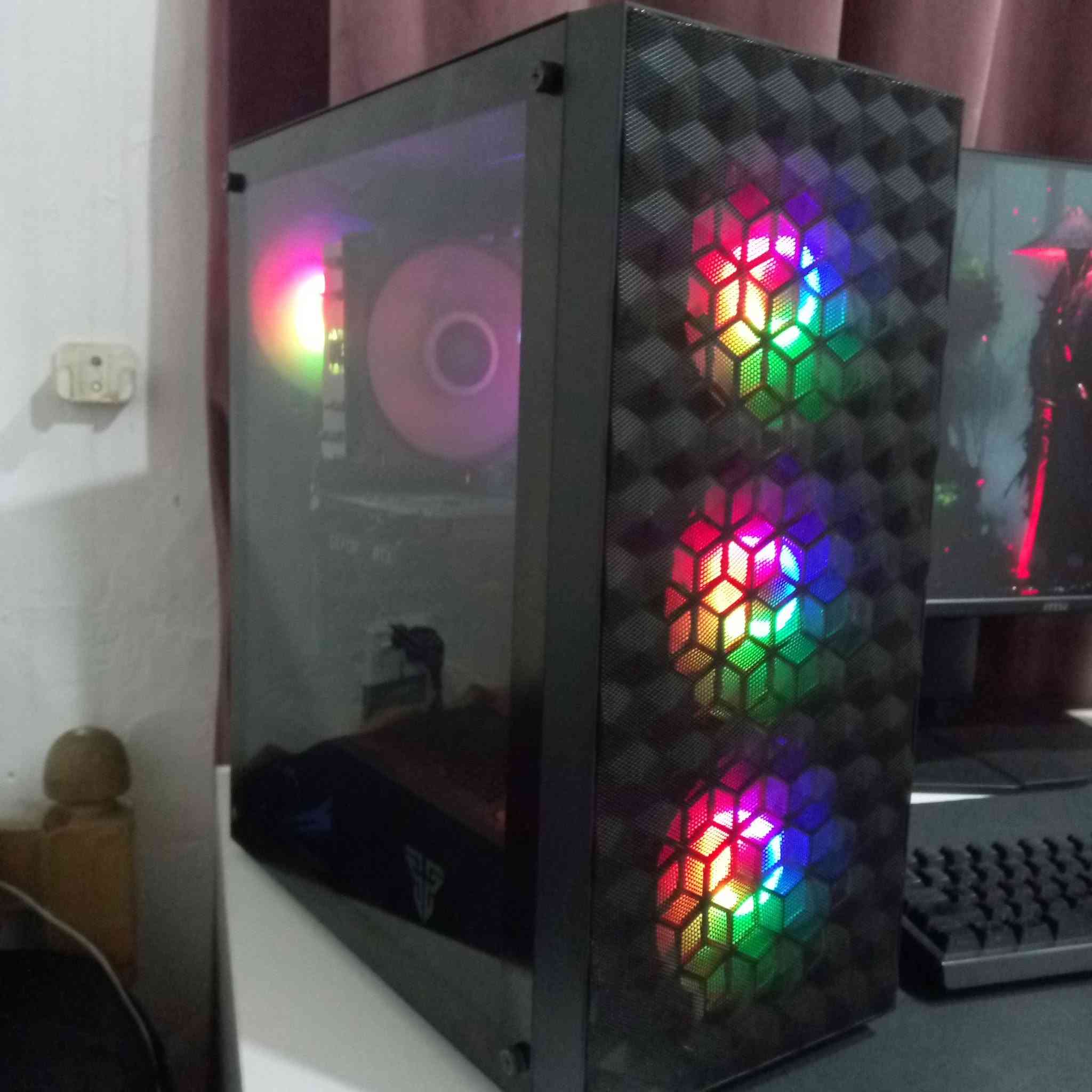 السلام عليكم 

المواصفات 👇🏻
▫️ CPU: AMD RYZEN™ 5 5600 | 6C / 12T
▫️ COOLER: DEEPCOOL® AG400 | ARGB | 120MM
▫️ M.B: ASUS®B450M-A / M.2
▫️ GPU: PNY® GEFORCE® RTX 2060 | 6GB
▫️ RAM: T.FORCE 16GB (2X8GB) | DDR4 | 3600MHZ 
▫️  PSU: LUX ® 750W 80+ BRONZE
▫️  STORAGE: NVME  1T | M.2 
▫️ CASE: MASS  4FAN  | FULL RGB 

▪ السعر: 720,000 دينار
▪ مكاني: بغداد - الأعظمية
▪ التوصيل: بغداد (5 آلاف) | المحافظات (6 آلاف)
▪ رقمي: ***********
