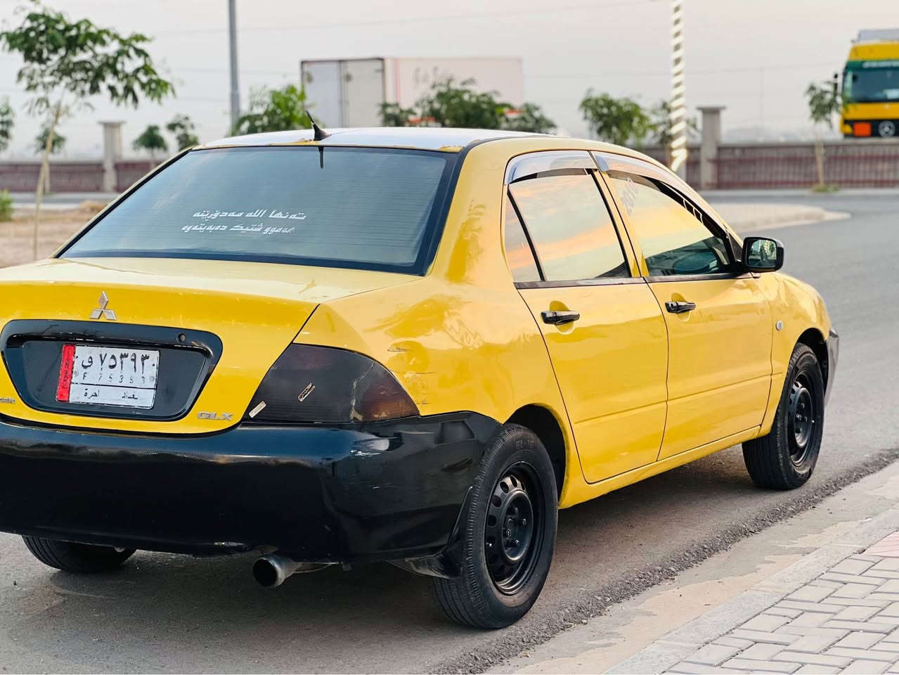 لانسەر 2010
گێڕی بەشەر مەکینەی تازە تەشفیتە 
تەبرید سارد بەشەرت 
چوار تایەی تازەی لەسەرە
گێڕ تەرح 
سەنەوی کارتۆنی 
دەعەمێکی پێشی هەیە زۆر نیە 
یەک تۆز کاڵ بونەوەی هەیە
سعری ٣٦گڵاو معامەلەیەکی کەم 
*********** كالار, السليمانية
