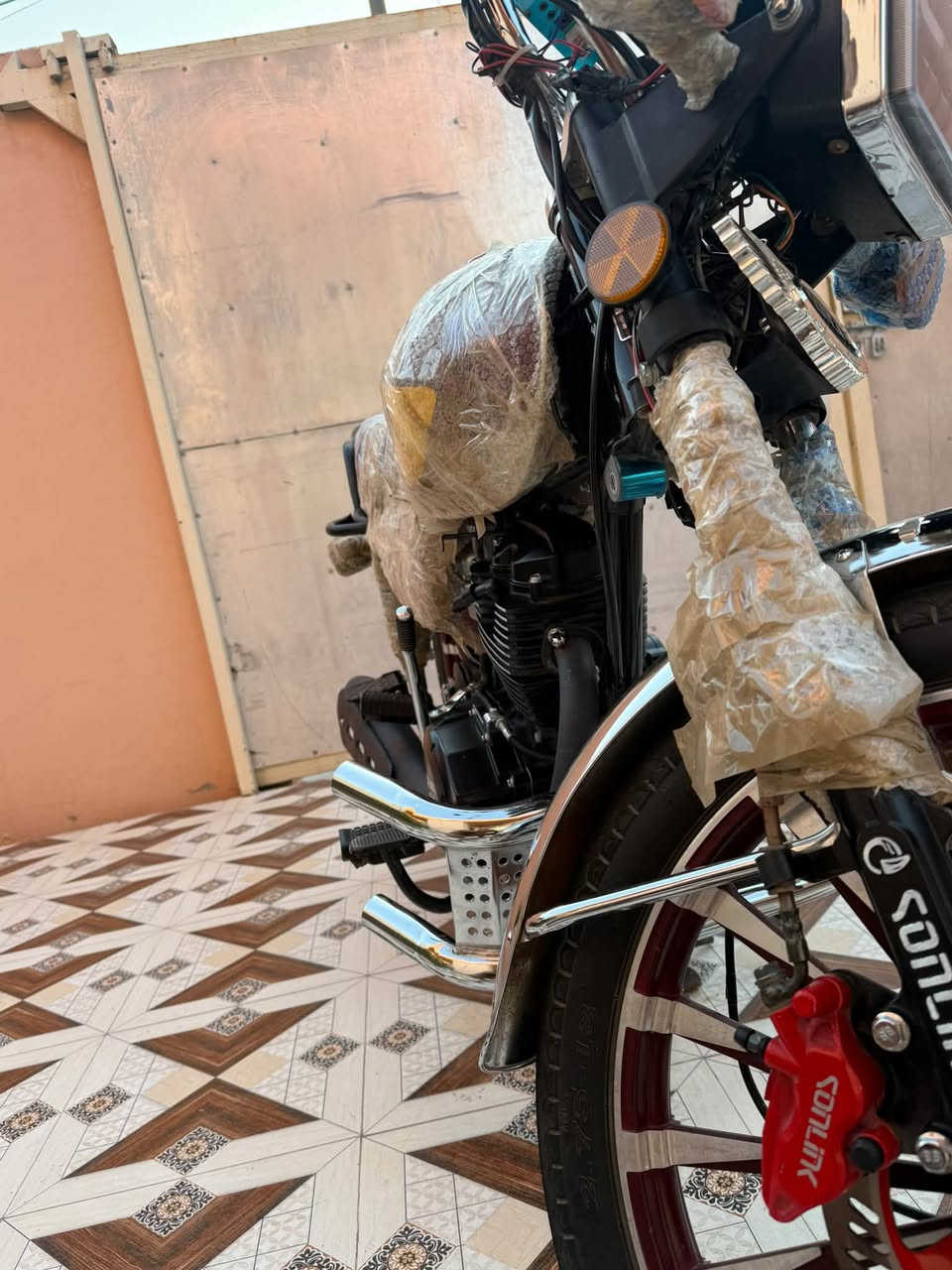 دراجة سيفان للبيع محرك 200Cc موديل 2025 نازلة من المعرض 2026صار ٣اشهر نازلة مايحتاج اسولف وحجي هية تحجي من أكلك كفالة  معنا الكلمة لون موروني دم الغزال السعر 850 بيعة مجال مكاني ديالئ بعقوبة حي المعلمين التصال ***********
