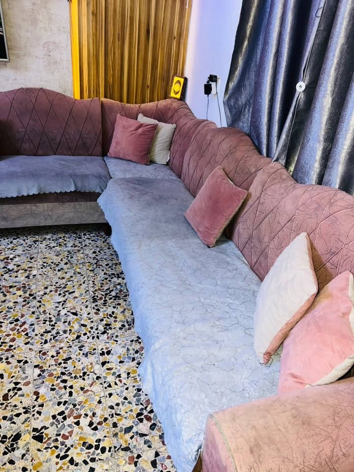 السلام عليكم
ديوان للبيع ١٠ مقاعد عمل يدوي داخل معمل معروف مقعد بلوك خشب وليس قواطع الإسفنج الأسود الأصلي
 للاستفسار ‭***********‬
