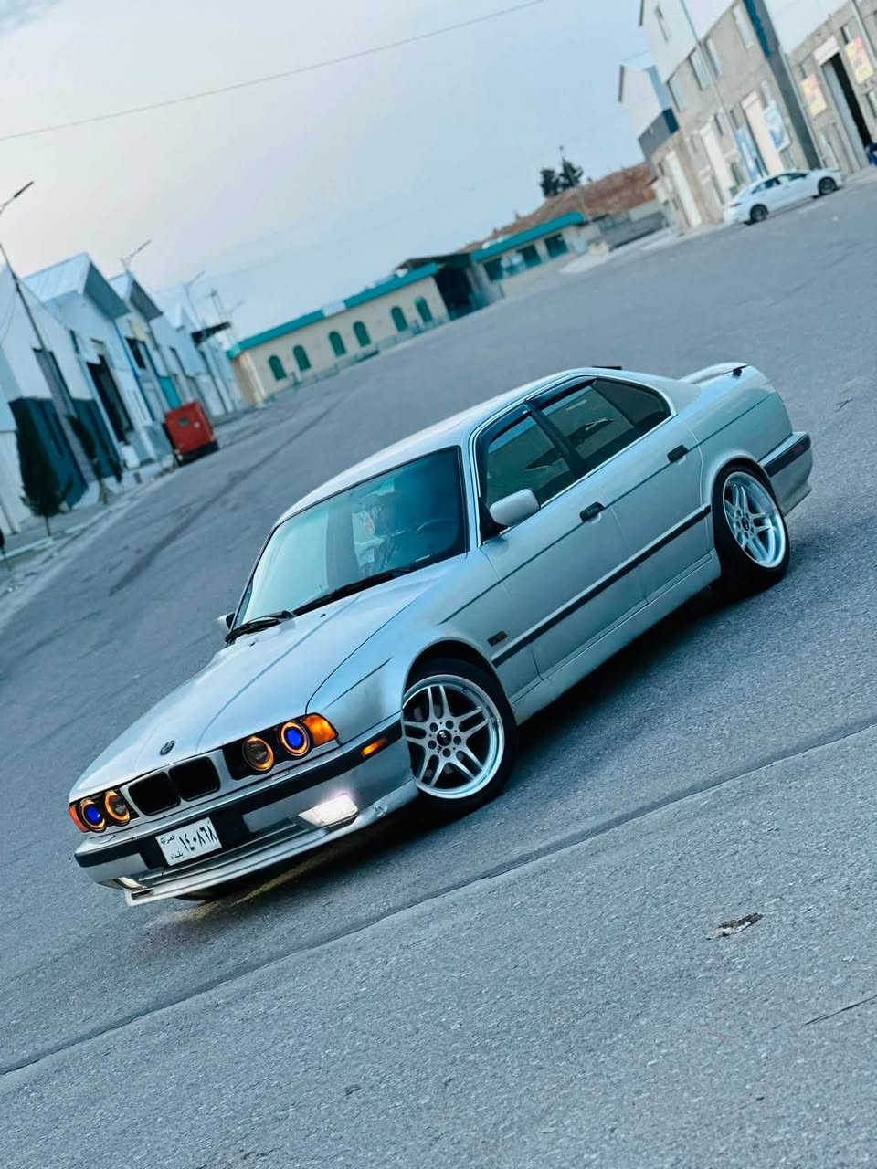 سەرەتا بەناوی خوا
Bmw e34 1992 
ماشاالله لەماڵی هەمو لایەک بی ئێم مۆدێل ١٩٩٢ ئاڕمی پالاستیکی هەولێر بەشەرتی ئاڕم و ئەوەلیات و غەرامە و موس و بڕاوە کامل بۆیاخە لەسەر ساغی بێ دەعم و لێدران و سارد ٥٢٥ بیلاد تۆماتیک دوو جام کارەبا و سلاید و تەبرید و ئاوێنە کارەبا و لایت ئەڵقە و دەعامی پێش و دوا m سپۆرت و ویل m18 دوسایز لۆک دوگمەی s و بەفری مەزبوت ئیشەکات و کارەبای مەزبوتە و ناو ڕەش ناوی لە دەرەوەی جوانترە مشتەری نیت سەرمان مەئێشێنە لەگەل ڕێزما ٥٥$ و مەجالێکی برایانە 
***********
***********
