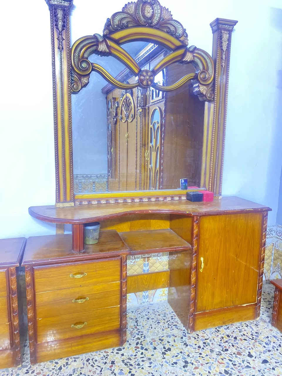 السلام عليكم غرفة نوم صاج داخل وخارج سته باب ملحق المكان المعامل الباويه السعر 750 وبيها مجال بسيط التواصل ***********
