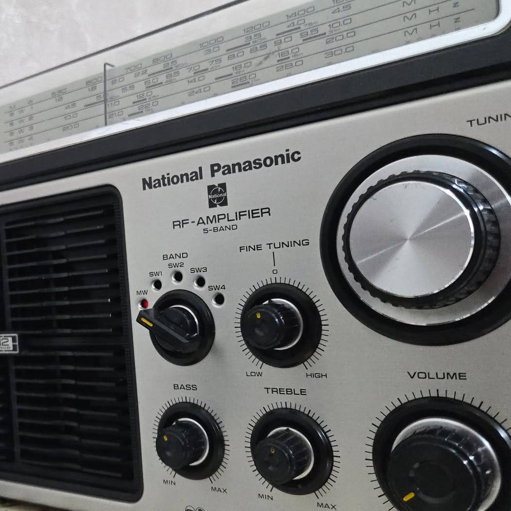 National Panasonic
استيراد المؤسسه العراقيه
ياباني الصنع 
الراديو بنظافه جداً عاليه الاداء جيد جداً بدون خلل او عيوب على وضع الشركه غير داخل تصليح
للاستفسار مراسله الصفحه
***********
