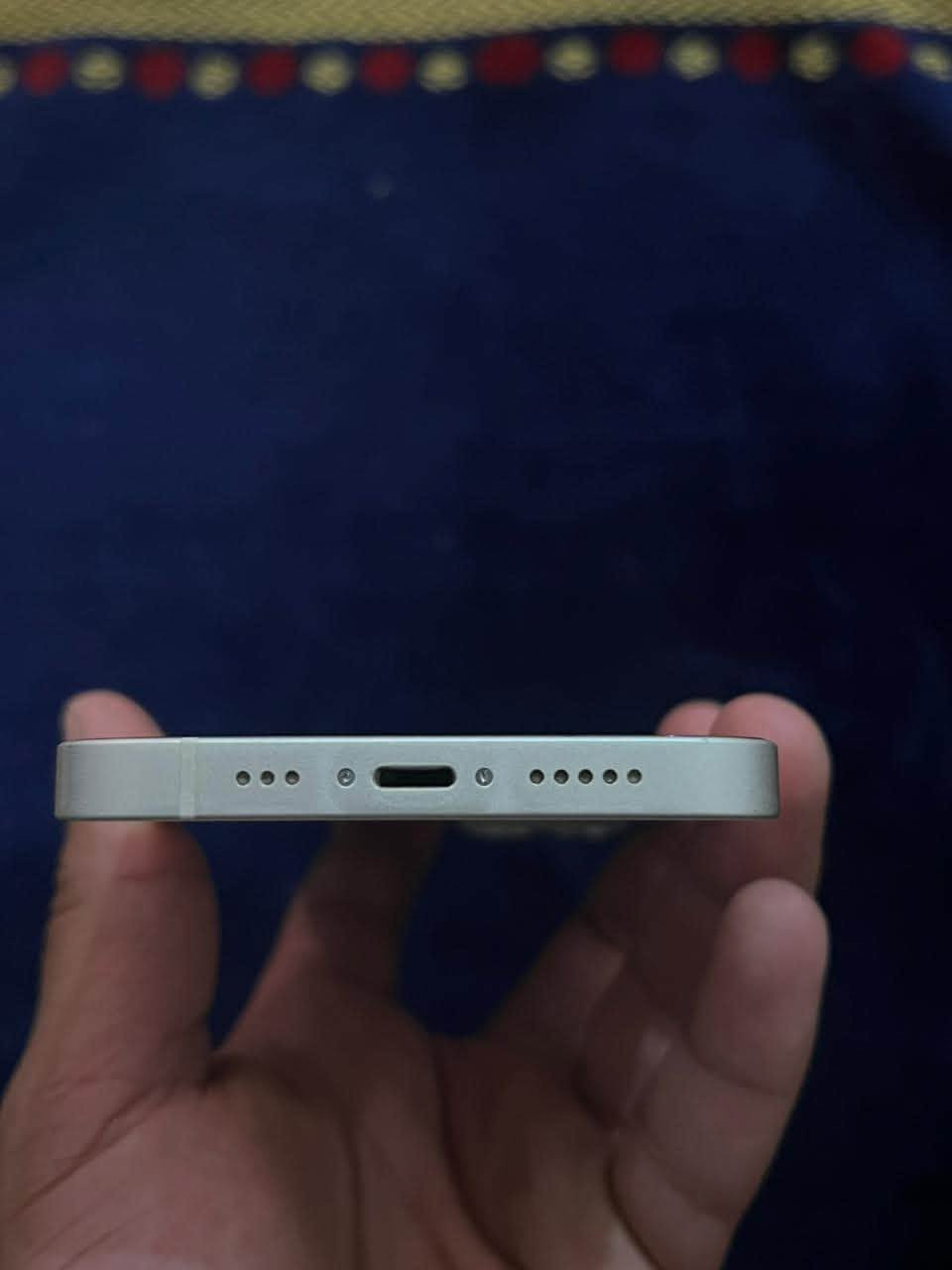 📱 للبيع آيفون 13 عادي
 256GB

اللون: أبيض 🤍
البطارية: 76%
بلادي
شريحة SIM وحدة
ما داخل صيانة ولا تبديل، كله بلادي وعلى حالته ✅

💰 السعر: 480 ألف
وبي مجال بسيط.
***********

