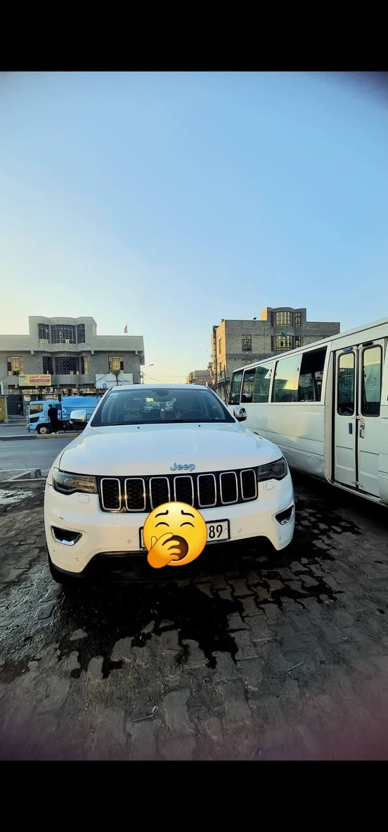 سلام عليكم جيب لاريدو البيع
مواصفات 
حساسات أمامي خليفي 
تو ويل
اشاير بل مري خليجي سياره 
مري شفط
مبدل مكينه جديده مال 14 هيه وتفرعاته 
ستفسار ***********
حادث باب سايق مبدل وكاله 
ونص جاملغ مال صدر
