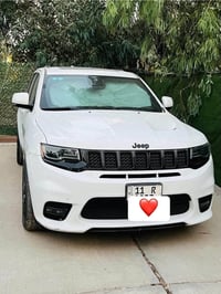 جيب SRT 6400 موديل2021 للبيع  حادثها ( جاملغ امامي صبغ كد شبر )  السيا...