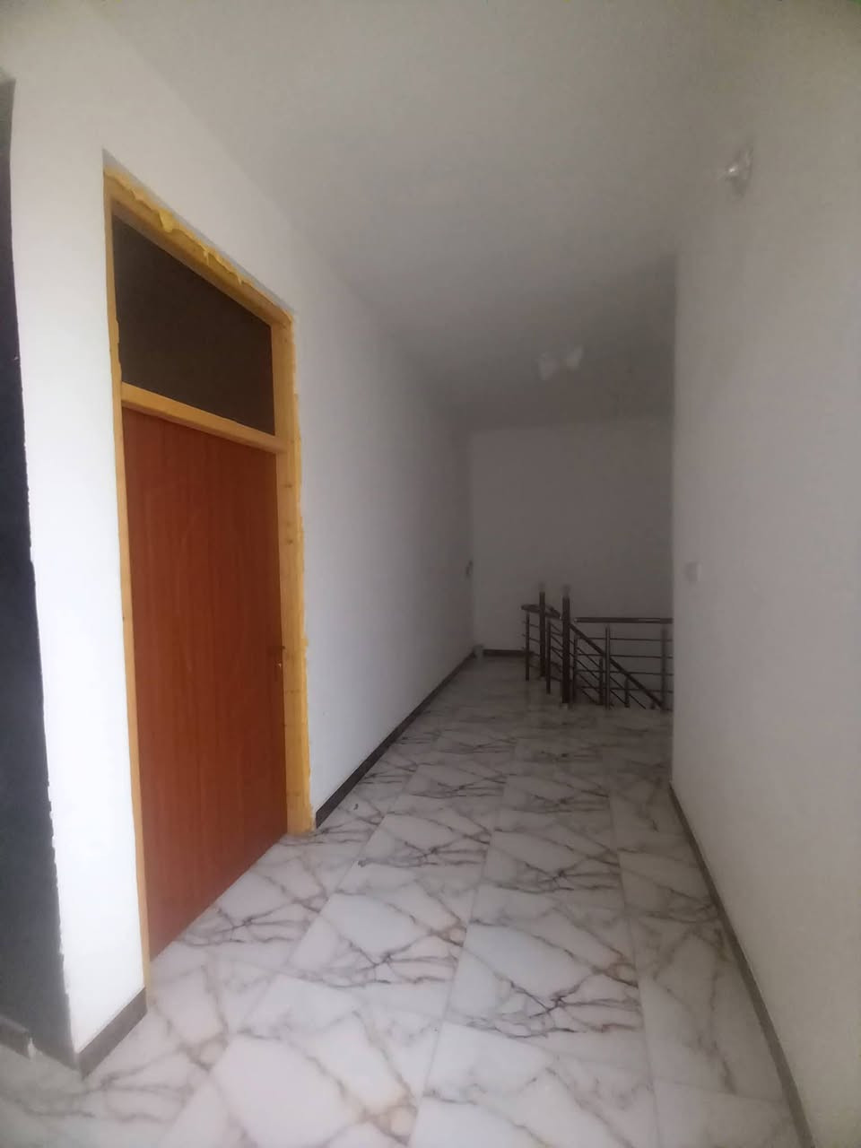 🏠 بيت للبيع – الزعفرانية
📐 المساحة: 100 متر مربع
🏢 طابقين

🔹 الطابق الأول:
• غرفة
• مطبخ
• استقبال
• هول
• صحيات

🔹 الطابق الثاني:
• غرفتين نوم
• هول
• صحيات
• مخزن

📜 السند: زراعي – سند 25
💰 السعر: 80 مليون

📍 العنوان: بغداد – الزعفرانية، نهاية شارع الكهرباء، شارع المختار الثقفي

📞 للاستفسار والاتصال:
***********
