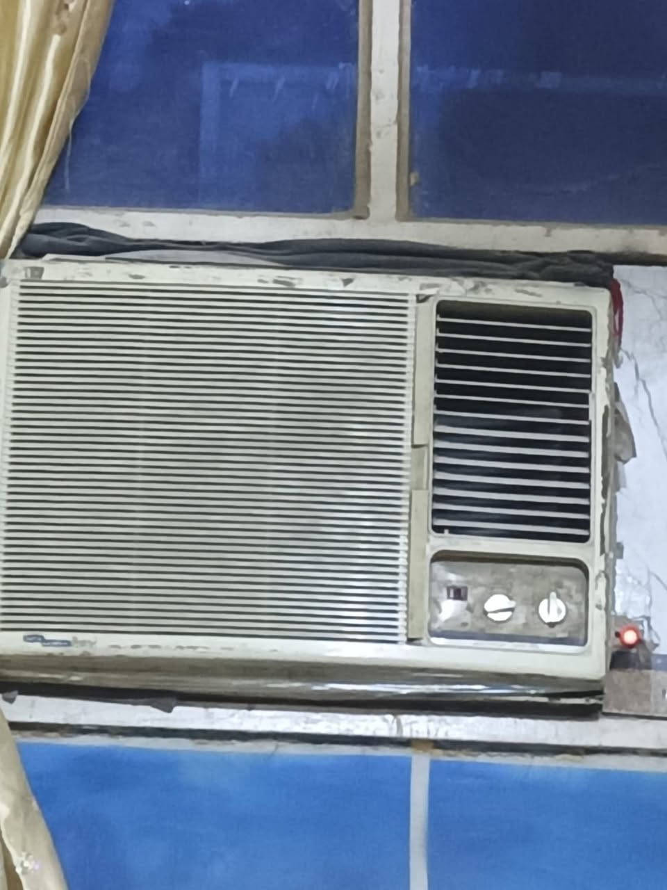 سلام عليكم 
مكيف شغال 2طن بارد حار 
شركه الجنرال 
سعررره 225 وبي مجال 
بغداد مدينه الصدر 
*********** واتساب
