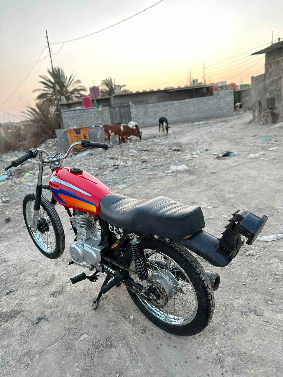 السلام عليكم للبيع انتنس ادوات تعمير جديد قبل شهرين معمره نهضه ومعدل فول ماتنكض مكينه مامفتوحه تجي وتشوف احلى من الصور مكاني البصره معقل 
ب٥٥٠ وبي مجال 
***********
