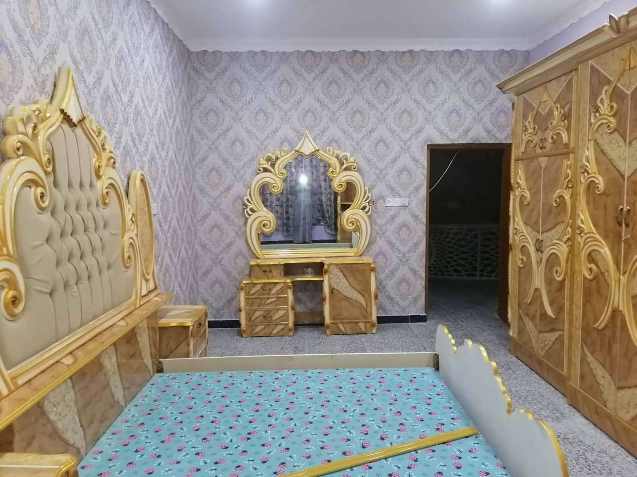 السلام عليكم غرفة للبيع مامستخدمه 
***********
