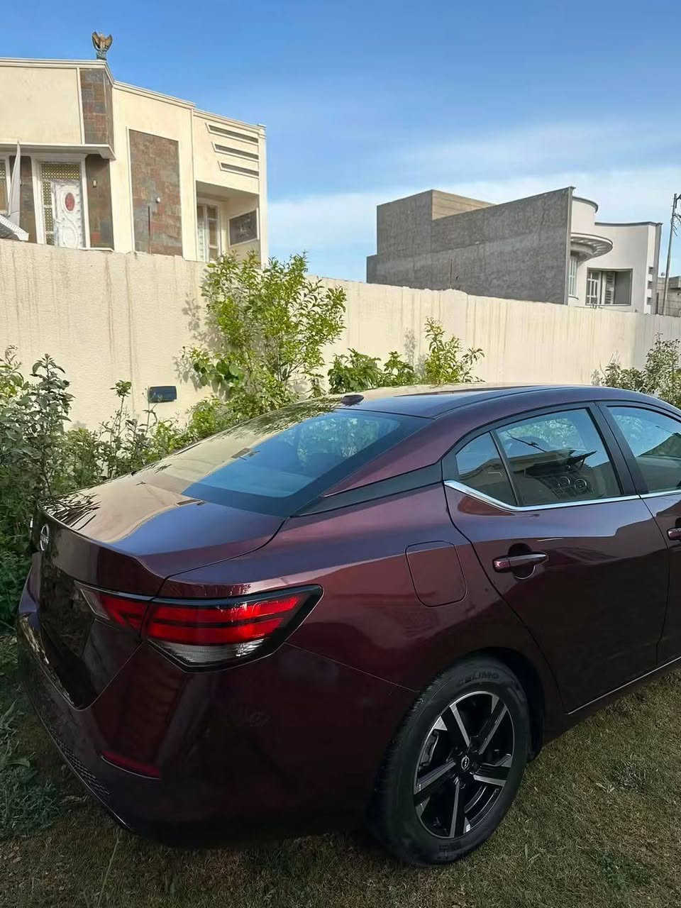 🚘 للبيع نيسان سنترا 2025 وارد أمريكي
🔹 الموديل: Nissan Sentra 2025
🔹 الوارد: أمريكي 🇺🇸
🔹 المحرك: 2.0 لتر 4 سلندر DOHC / حقن مباشر
🔹 الكير : CVT Xtronic
🔹 الدفع: أمامي FWD
🔹 اللون: عنابي / خمري
🔹 شاشة وسطية
🔹 تحكم من الستيرن
🔹 تشغيل بصمة / زر تشغيل
🔹 مثبت سرعة
🔹 كاميرا وحساسات خلفية
🔹 أنظمة أمان ومساعدة للسائق
🔹 داخلية سبورت مرتبة ونظيفة
🔹 مرقم بغداد 
🔹 السيارة موجودة وجاهزة للفحص
📌 رقم الشاصي: 3N1AB8CV6SY308158
السعر: 147
الممشى: 24 ميل
الحادث فقط بارد بل بنيد

***********
