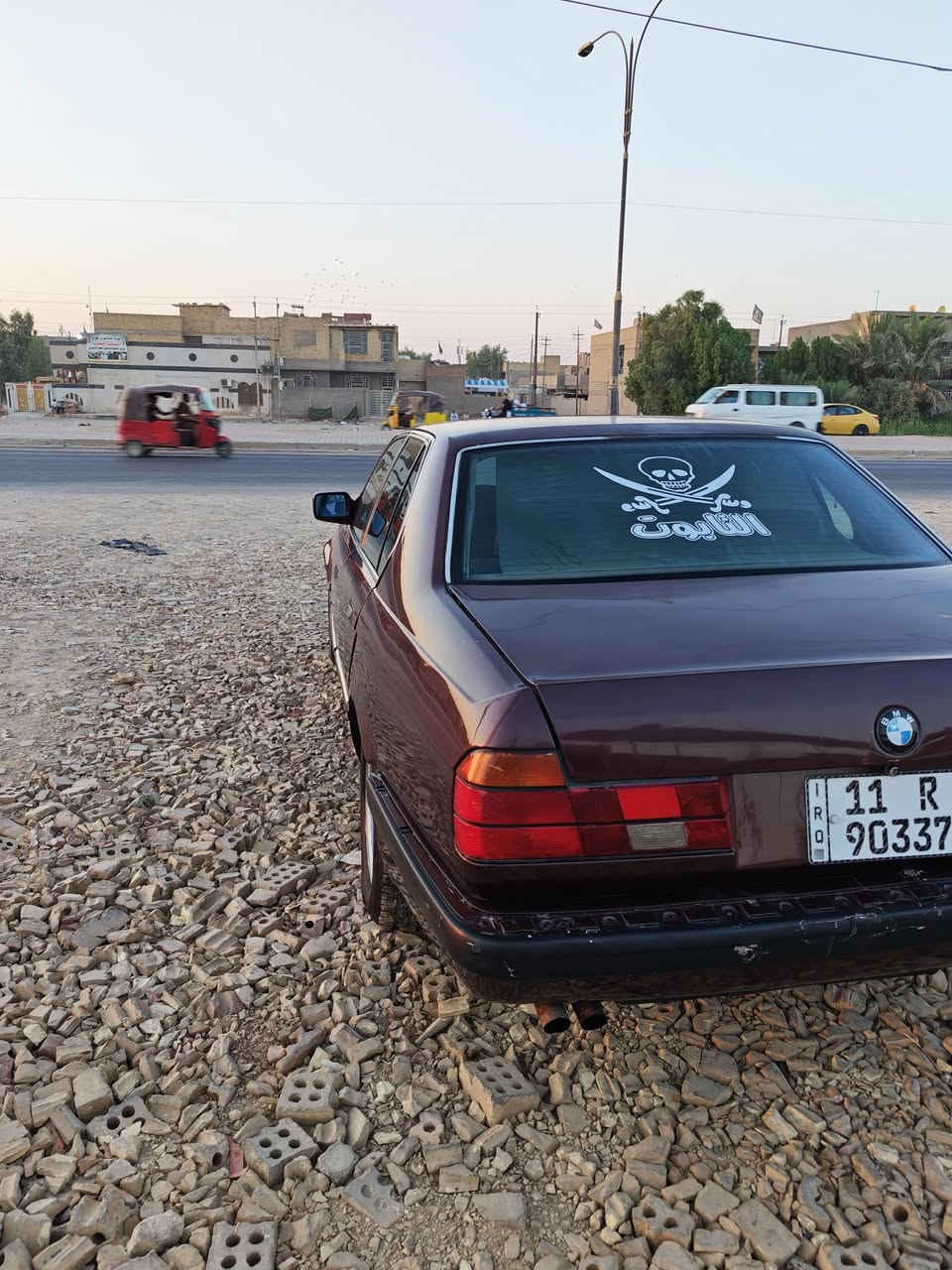 ٧٣٥ موديل ٩٢ عنابي اوتو ودبل جكمجه وبجم عريض 
تخم تاير جديد باتري جديد لايتات كصه بلاجكتور دعاميات جدد مزروعات زنون شمسي
عظمه السياره تخبل وصبغتهه حلوه ما عدا البنيد مبدل بعده ما مصبوغ
تبريد شغال بدلت راديتر وبعدني ما شاحنه غاز يعني نقص غاز فقط
رقم انكليزي بسمي بغداد شرط التحويل مصفره غرامات
مكينه تبخر وتنقص بس كلش صافيه ومستقره ونكره لا خربطه ولا مراوح ابيع مكينه كايمه
صدر خلفي منكوت نكت امامي ٨٠ بالميه
الغرفه مصورهه نضيفه حلوه جام كلهه شغال سلايت روف شغال سنتر لوك شغال
السعر ٤٢ وبيهه مجال مكانهه بغداد لنهروان
لتواصل ع رقم ***********
