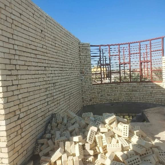 سلام عليكم خلفه بنا طابوق ثرمستون بلوك درجه اولى عمل أو كرسته وعمل كربلاء *********** بي واتساب
