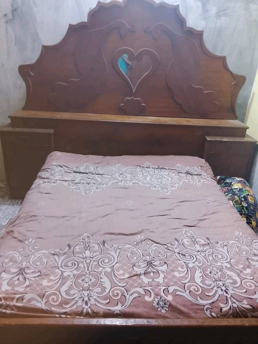 غرفه خشب عراقي قوي شد وفتح سهل السعر 300 وبيها مجال قليل المكان بابل ابي غرق