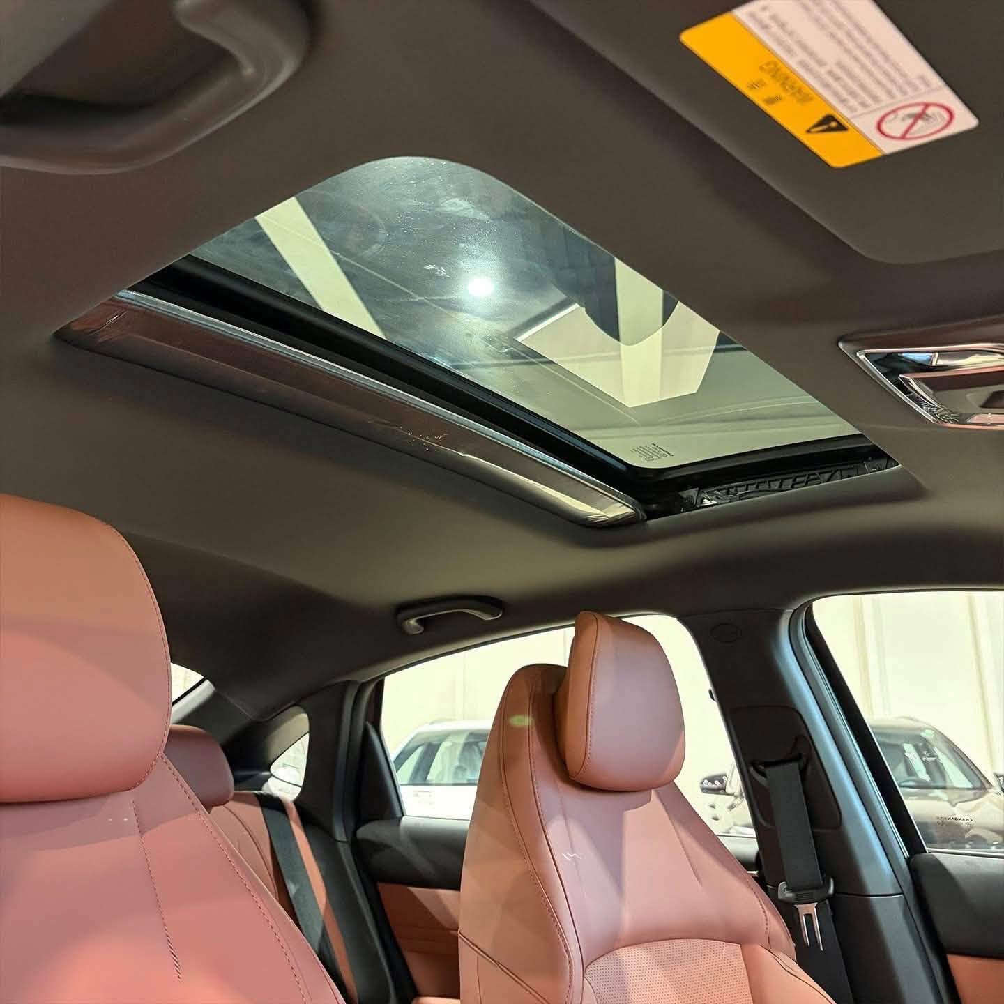 🚘 شانجان إيدو بلس | Eado Plus
⚡ Plug-in Hybrid | موديل 2026

✨ اقتصادية • عصرية • مواصفات مميزة

🔹 محرك بنزين 1500cc + Plug-in Hybrid
🔹 مدى كهربائي يصل إلى 145 كم 🔋
🔹 إمكانية القيادة على الطاقة الكهربائية وتقليل الاعتماد على البنزين
🔹 دعم الشحن السريع والبطيء
🔹 فتحة سقف 🌤️
🔹 گير تعليق
🔹 كرسي سائق كهربائي
🔹 مقاعد جلد فاخرة
🔹 كاميرا دوّارة 📷
🔹 مثبت سرعة
🔹 Auto Hold
***********☎️📞
