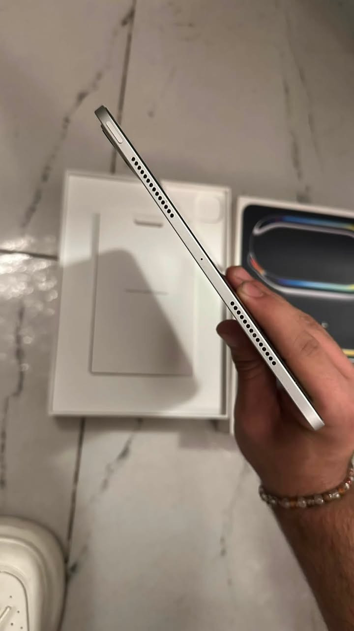 سلام عليكم من رخصت الادمن 🤍❤️
ايباد M4
ذاكره 256
بطاريه 96
نضافه 100%
ملحقاته كامله لاصق حماي كارتون شاحنه 
الايباد اذا بي شخط واحد تاخذه بلاش فحوصاته كلها موجوده على الحاسبه 
سعره مليون و 150 الف وبي مجال للشراي
مكاني بغداد اعضميه 
رقمي ***********
بي واتس اب او اتصال مباشر وتحياتي للجميع 
🤍
