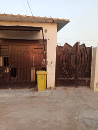بيت للبيع قرار17 البيت مساحته 205 متر يتكول من كراج ومحل وخدمات خارجيه...
