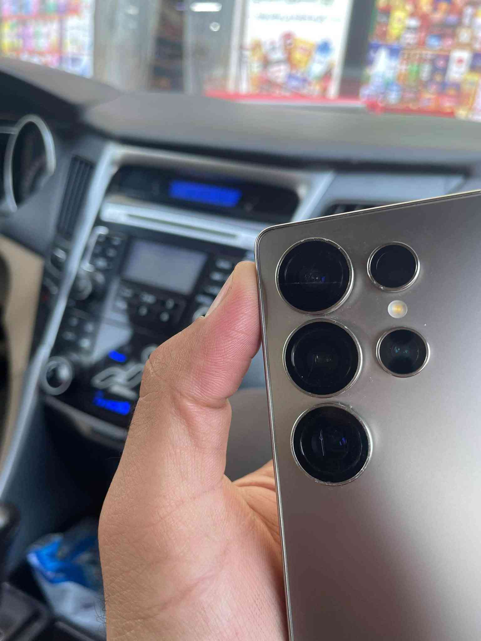 s25ultra
256GB
لو مميز 
جهاز وتر بروف 
فقط هذا الفطر واضح بالعدسه ابد ممثر بالتصوير

وقم الهاتف ***********سيد عبدالله الموسوي
