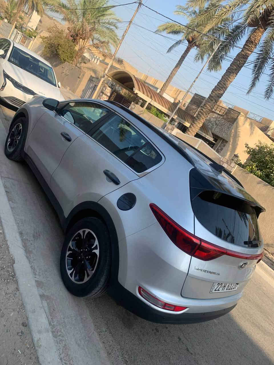 كيا سبورتج موديل 19 وراد امريكي
رقم أربيل بأسمي ماشيه 86 بدون ايرباك
محرك 2400 كير مكفولات تبريد قطعتين شاشه حساسات خلفيه منظومه زينون ثلجي اصلي وعازل جام اصلي 
 حادث فقط الهلال الخلفي
السعر 150 
بغداد ***********
