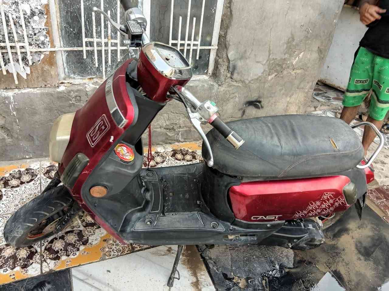السلام عليكم دراجة نظيفه ع شرط السعر 350الف مكانهة الديوانية مركز ***********
