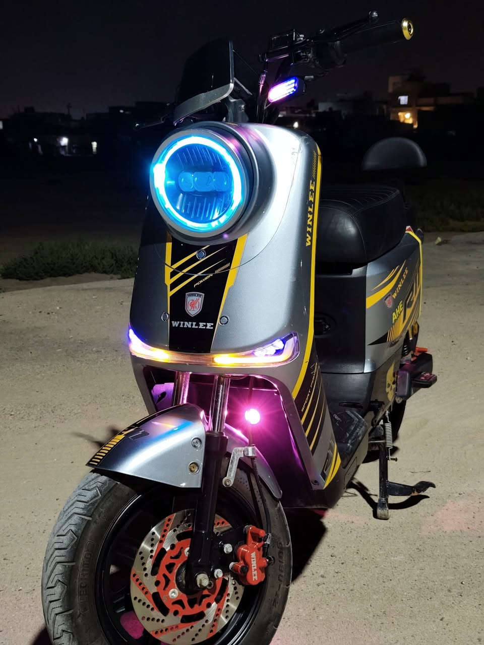 مكلف بالنشر
سلام عليكم 
WINLEE R11 2026 
خمس بطاريات 32 امبير 
ملف 2000 W
بريك دسك امامي خلفي 
لايت عالي ناصي + نشرات + اشاير يمين يسار + دبل رباعي 
نضام P / نضام بگ R 
كهربائيات شغاله بالكامل 
السعر 535 الف و بيها مجال للشراي 
للبيع فقط مكاني بصره 
للأستفسار 
*********** للرصيد فقط 
*********** للواتساب فقط
