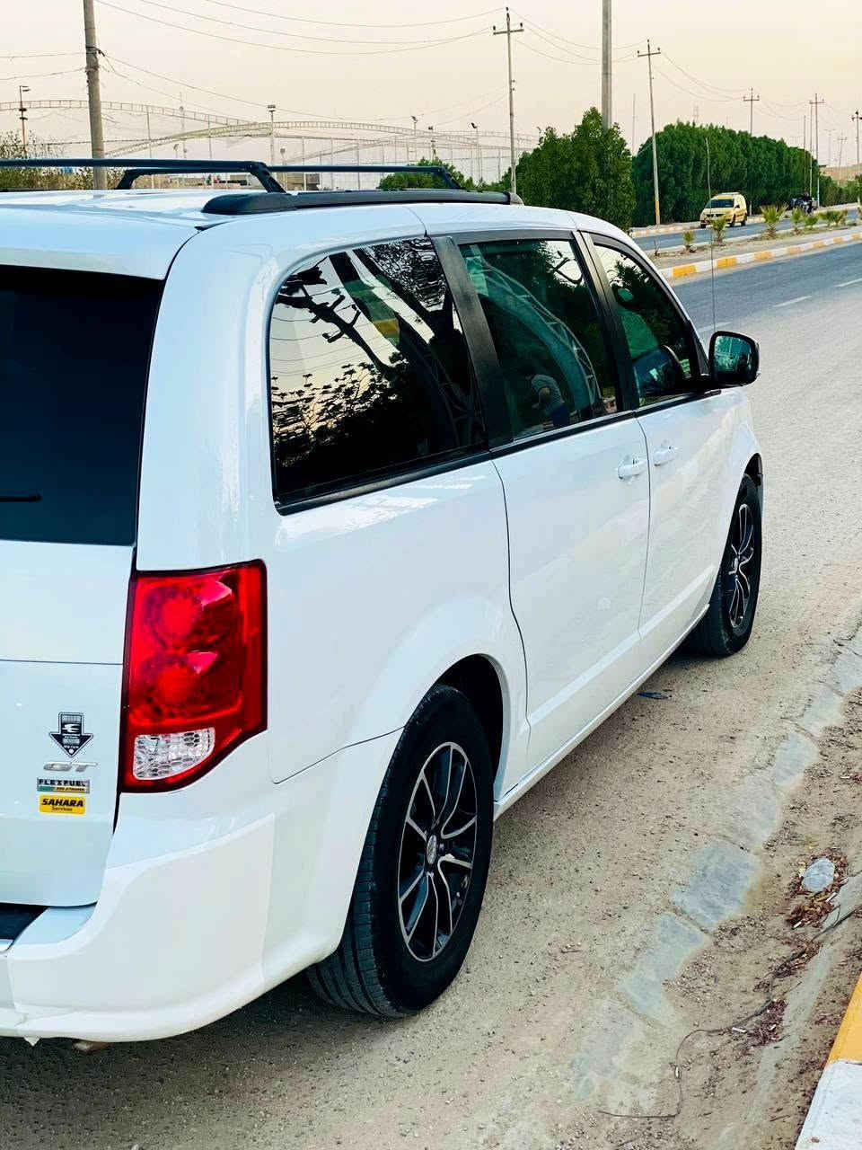 سلام عليكم من رخصة مدير الكروب دوج كرفان للبيع موديل ٢٠١٨ كفاله عامه ما عده شبر بالجاملغ الامامي الايسر كارت فول مواصفات جي تي هوك سحب مري ستيل واشاير نقطه عمياء 1عل 1 ما عده الفتحه ومواصفات الجي تي معروفه بالمواصفات رقم السياره  اربيل الجديد بأسمي تحويل ثاني يوم السياره جاهزه من كل شي تخم تاير حداديه كهربائيات محرك ٣٦٠٠ كير كله مشروط تبريد ارضيه مغلفه سياره احلى من الصور تجي وتشوف مكاني الديوانيه قضاء الشنافية وبالعافيه على الي تصير من نصيبه  للتواصل عل رقم ***********

