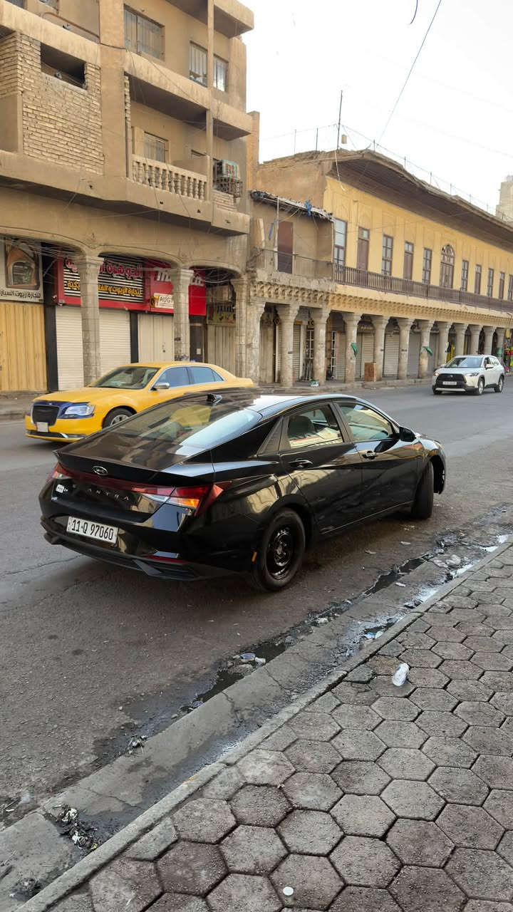 � للبيع Hyundai Elantra

موديل: 2023

اللون: أسود �

السياره حادثه بنيد مصلح + جاملغ بارد وبيه شخط باب الخلفي 

جاهزة السيارة مابيها اي نقص 

شادله عدسات  LED

مكان السياره بغداد /الدورة 

السعر المطلوب ١٢٨ وبيه مجال جدا بسيط 

رقم موبايل : ***********
