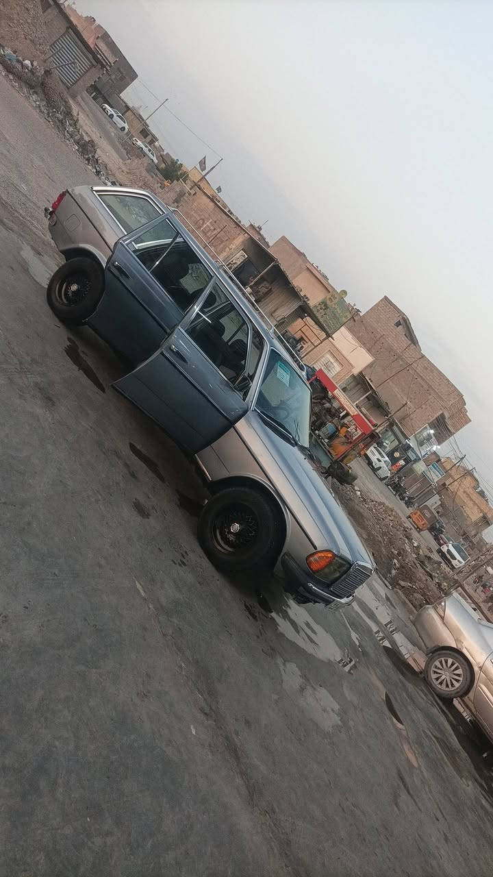 مارسدس ابو جحيل ( ستيشن ) موديل 84 سياره حلوه وجهازه نقص فقط تبريد كير ومكينه بطه 3000 سياره رقم نكليزي تحويل مباشر السعر 43وبيه مجال ***********

