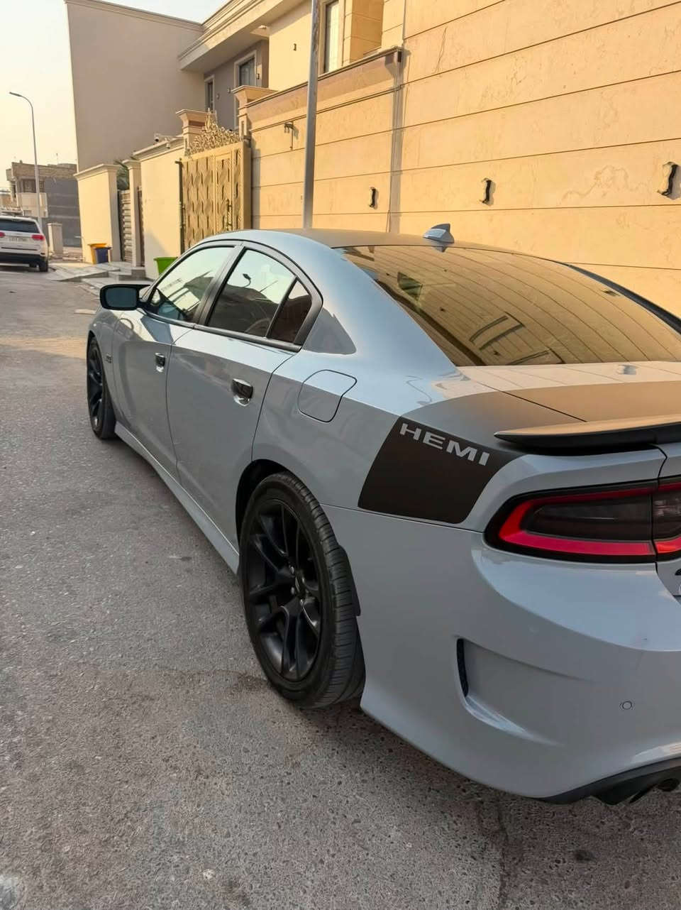 جارجر 2021 ار تي هيمي سوبر تراك باك لون سموك محرك 5700 فول مواصفات بدون فتحه رقم اربيل الجديد سنويه لل 31 بأسم كردي وكاله بأسمي تريد تحويل تريد وكاله يسويلك ماشيه 52 الف ميل السياره جديده حيل ومعتني بيها وموجود التقرير اليوم فحصتها عند بدي كار علمود انشره وياها ويكون كلشي واضح

مواصفات 
شاشة كبيره
كشنات تدفئه تبريد 
كشن خزن ميموري
ستيرن ميمور 
ستيرن تدفئة
كشنات خلفيه تدفئه 
نقاط عمياء بالمري 
هيتر بالمري
كامره خلفيه 
حساس خلفي امامي
دشبول تطريز
والباقي معروف

الاضافات
فتح عقل
برمجة تحسين اداء
بلكات ريسنك رياضية
جناح سبايدر

حادثها
فقط دعامية مبدله ومصبوغة والبنيد والجاملغ جه العبري مقسمات لان بيهن بارد صغير كلش موضح بالتقرير ع كد اربع اصابع والشاصي جهه العبري بيه خصره لا معدل ولا مسحوب ولا مصبوغ فقط خصره صغيره وعلى حطتها ما مأثره هيه ما تنذكر بس انا كلت اذكره علمود كلشي يكون واضح والباقي كفاله بدون دواخل بدون ارباك كله مال شركه وهذا رقم الشاصي 2C3CDXCT7MH633388

السعر 220 وبيها مجال قليل
المكان بصره حي القضاة للتواصل ***********
