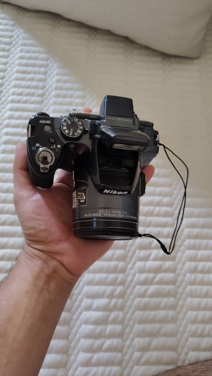 نیکۆن  P510 _42X
ئەم کامێرا 16 مێگا پێکسڵە
شاشەی جواڵاو و قەلابە بەدڵی خۆت جوڵەی پێ دەکەی
لێنزی جێگیرە و 42 ئێکس زووم دەکات بە فۆکسەوە
ڤیدۆ و ڕەسمی فول کوالێتە HD
خاوەنی سیستەمی GPS 
شەحن و پاتری بیلادی لەگەڵە + جامتا وقایژی مل
کێ مشتەری بوو نامە بنێرێت لەخزمەتیام ....
***********
***********

