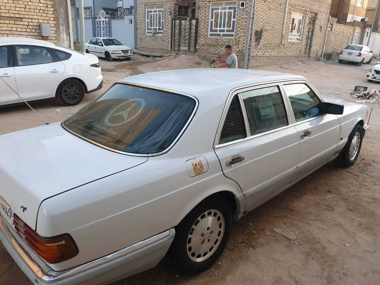 سلام عليكم مارسيدس رئاسي باب طويل نقل جثه بيها ارقام انكليزي سياره كير ومحرك بلاد حداديه زينه تخم تاير ستوني شاده سياره ماعايزه بس تبريد كدام عينكم سعره ٤٥ وبيه مجال قليل مكلف بلنشر بس متواجد علفيس رقم صاحبه ***********
