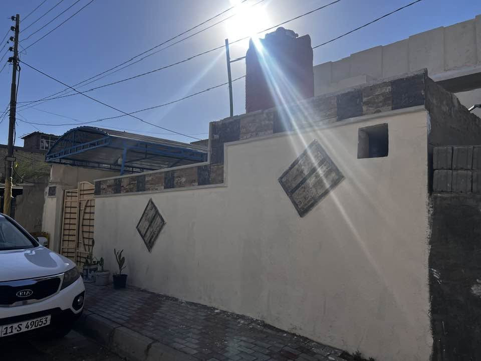 السلام عليكم 

🏠 منزل للبيع

للبيع منزل في ١٧ قرب مدرسة الصديق قريب محطة القادسية ، موقع مميز وهادئ وقريب من الخدمات.

📐 المساحة:٢٠٠ ** متر**
🏡 عدد الطوابق: ٢
🛏️ عدد الغرف: ٤ وستقبال وهول
🚿 عدد الحمامات: ٢ داخلي وخارجي
📄 السند: طابو صرف

💰 السعر: ١٥٠   وقابل للتفاوض للجادين.

📞 للاستفسار والتواصل:***********

للجادين فقط، والله يرزق الجميع 🤲
