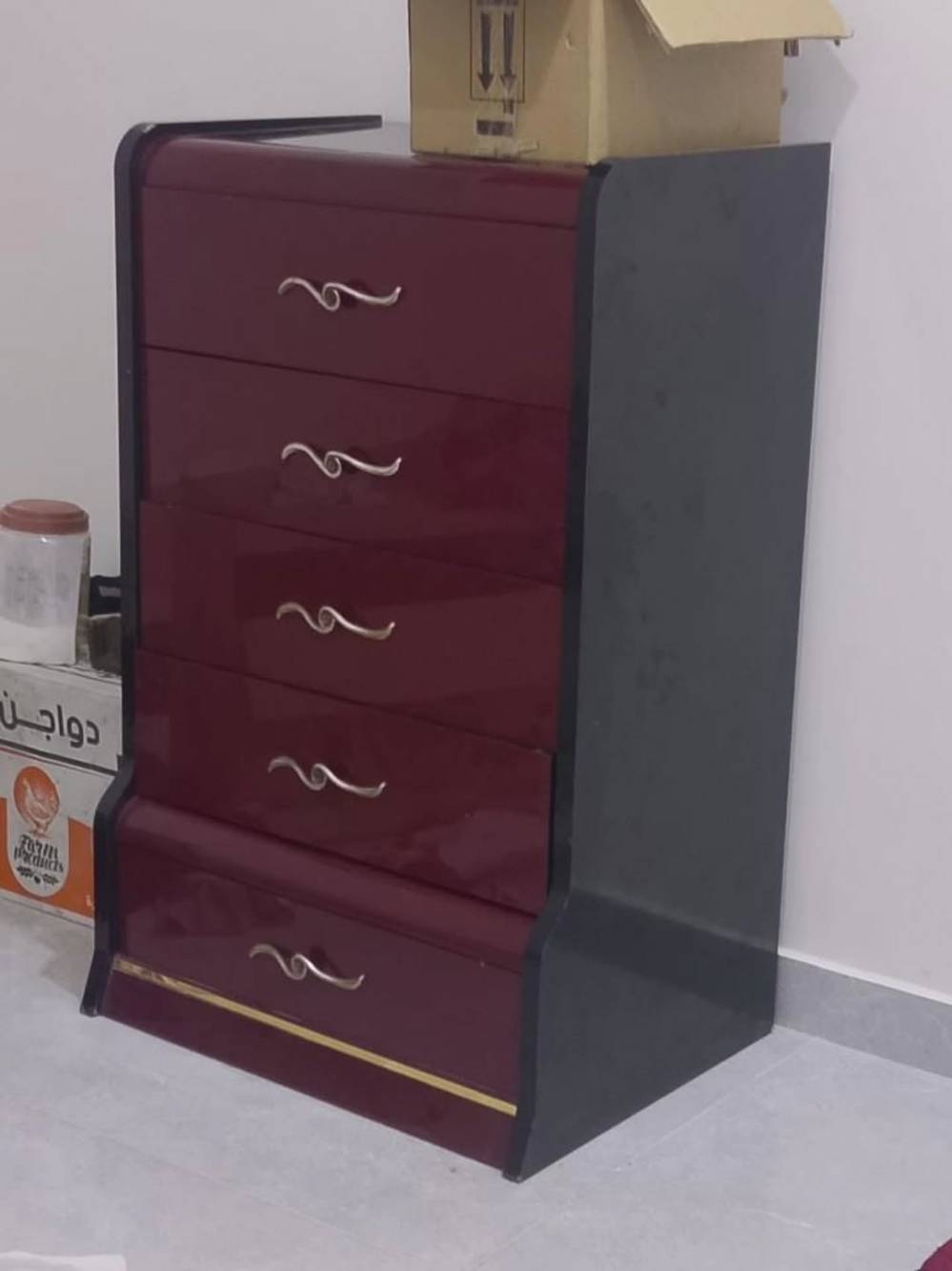 غرفة • نظيفة • بها مجال