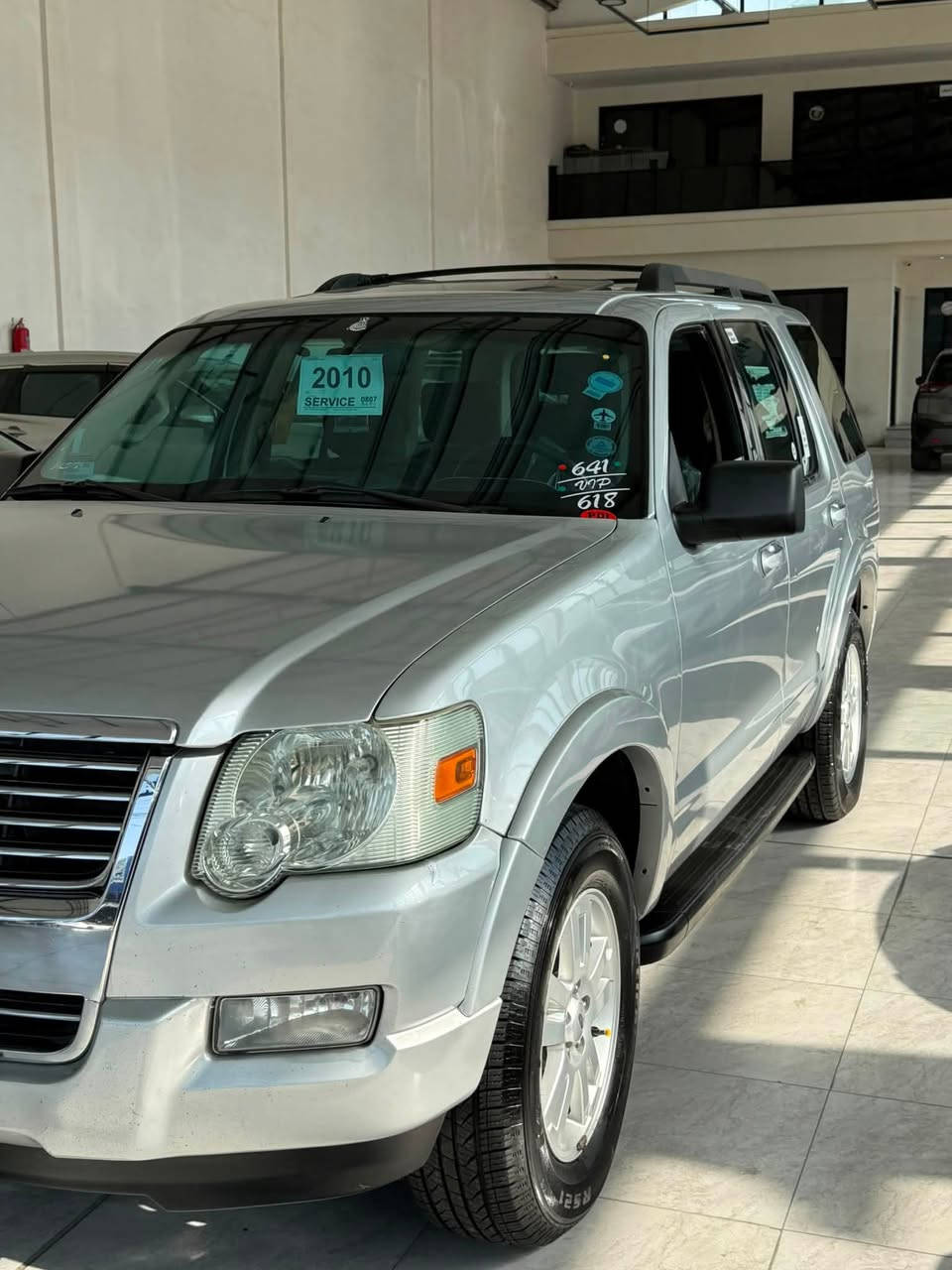 السلام عليكم 
فورت ايكسبلور 2010 جديد
$110
شريكه نيفا
فول مواسفات 
فورويل 4x4
7راكب تبريد مركزى 
و فتحه فول 
واحد قتحه صبغ بدون ضربه
گير معرك عدادى صدر كل شرط
رقم سنوى جديد و اربيل
واتس اب ***********
