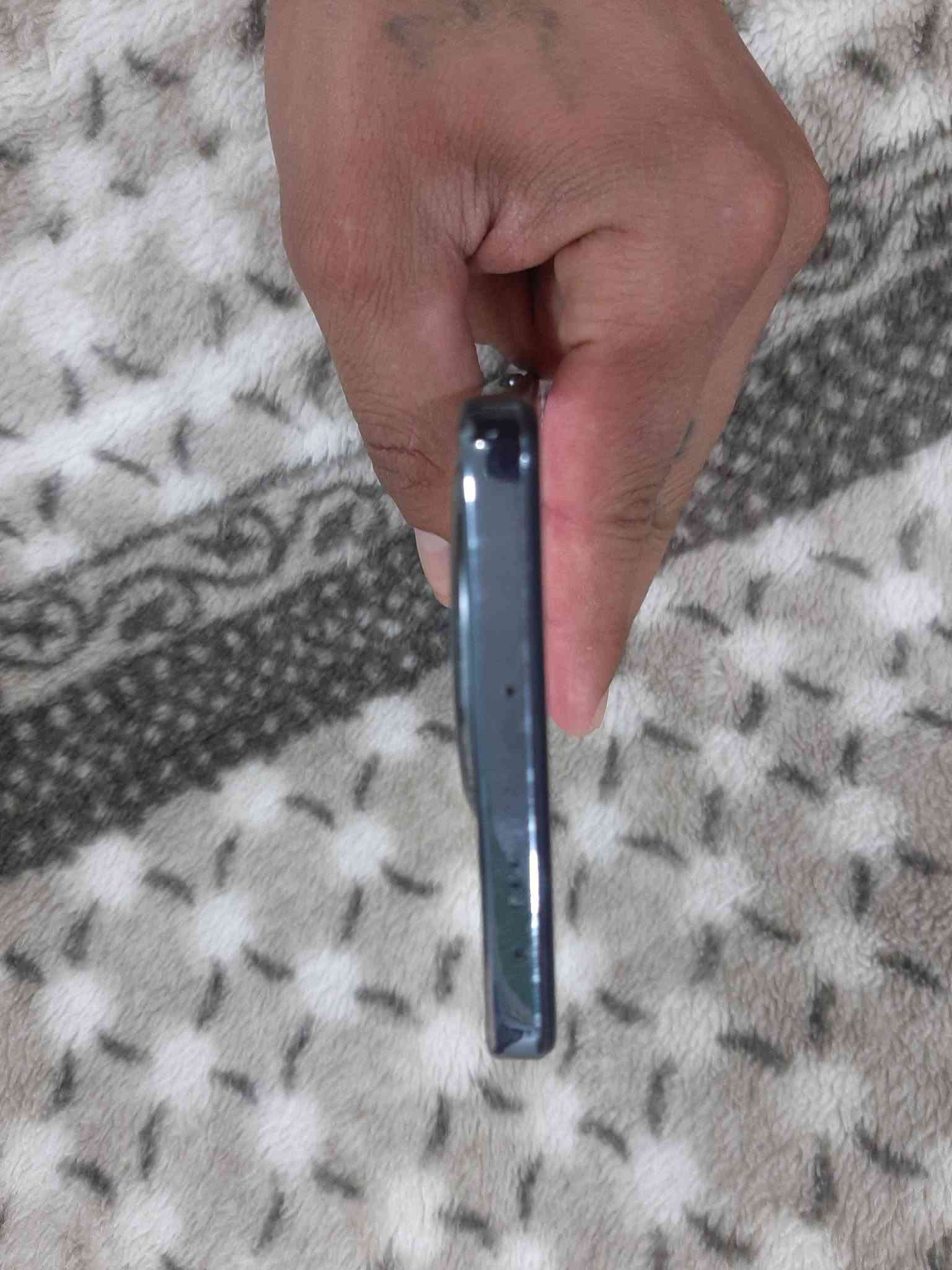 تكنو كامون 30 • ٢٥٦ جيجابايت • نقطة بشاشة