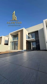 فيلا للبيع – مجمع الوترفرونت السكني  المساحة: 400 م²  الموقع:  • موقع ...