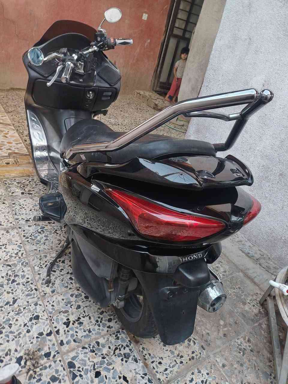 سلام عليكم فورزة 08 عميه بلاد مكينه مضبوط لاتبخير ولاتنقيص دراجه جاهزة مسجل ستان موبايل مكاني بغداد زعفرانيه اربع شوارع وهذا رقمي *********** عارضها ٨٠٠ وبيه مجال
