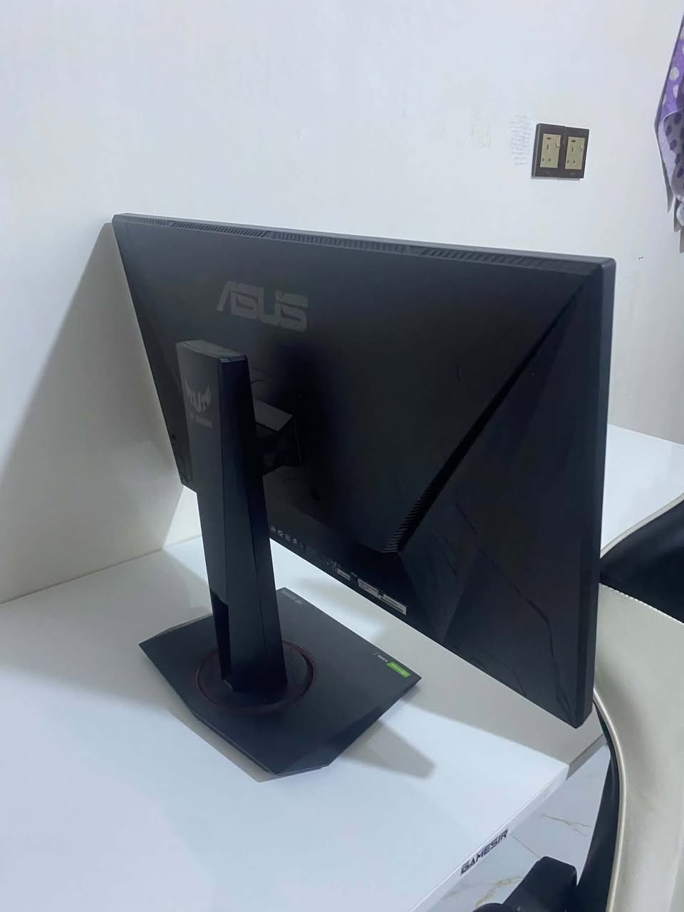 ميز وكرسي • شاشة ASUS TUF ٢٧ • يو بي اس ١٥٠٠