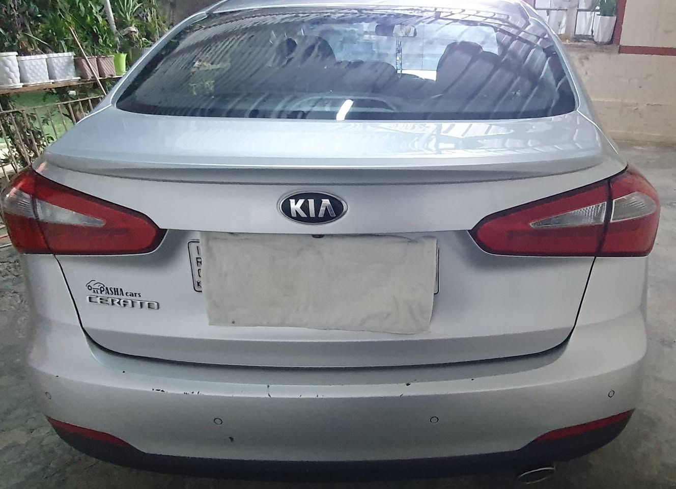 كيا سيراتو 2015
سنويه شرط التحويل
مكينه وكير مامفتوح شرط 
بطاقة بانزين
مكانها كركوك
بيها تعديل بارد باب السكن وبيها بالهلال خلف السكن شبر فقط صبغ
رقم ***********
الي يريد سياره يخابر ويدلل وحياه الله

