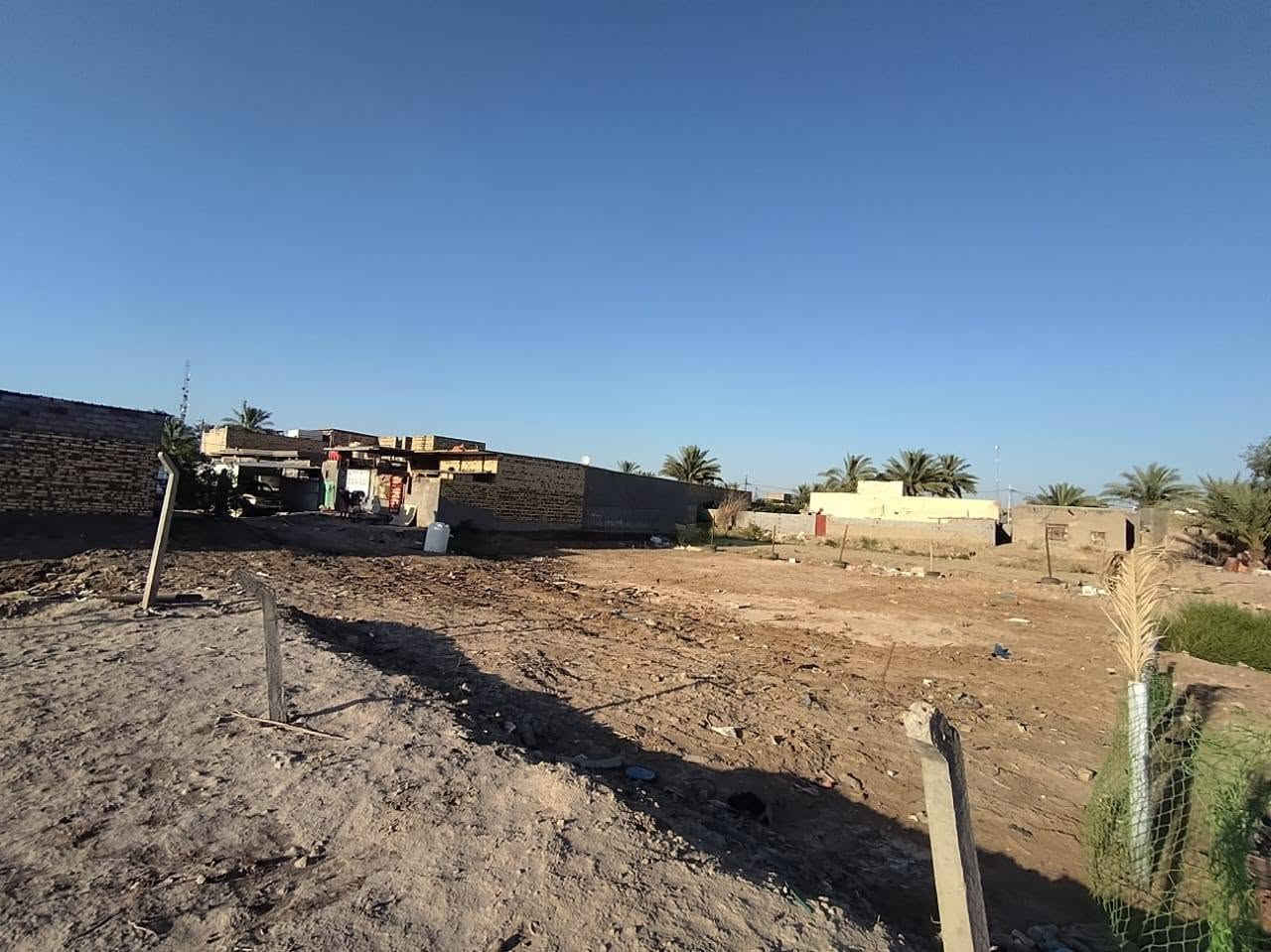 السلام عليكم 
قطعة ارض للبيع المساحه 650متر مربع على شارعين شارع 10 و الثاني 8 
المكان الكفل \المغيضبيه او المعامل تبعد عن شارع حله نجف 100 متر
و ترهم نصف المساحه حسب التفاق 
السعر 45 مليون 
للأستفسار ***********
