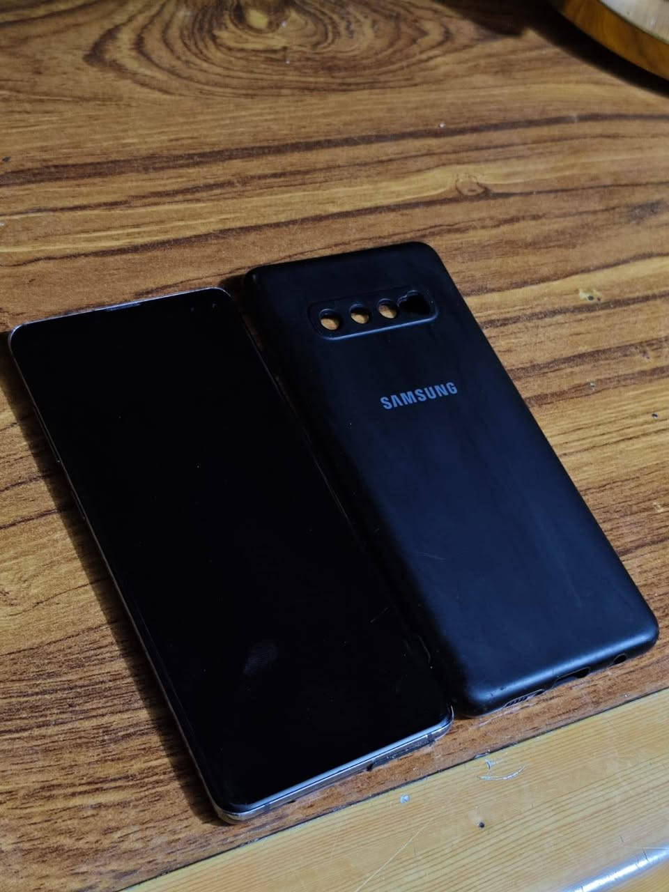 SAMSUNG S10+/بـ180 وبي مجال بسيط
اس 10 بلس
ذاكره 12ه‍ عشوائي 8
كامره 108mp
مقاوم للماء والغبار والكسر
دبل سيمكارت
جهاز مكفول من أي مشكله
مكاني كربلاء حي الشرطه
للاستفسار واتس : ***********
