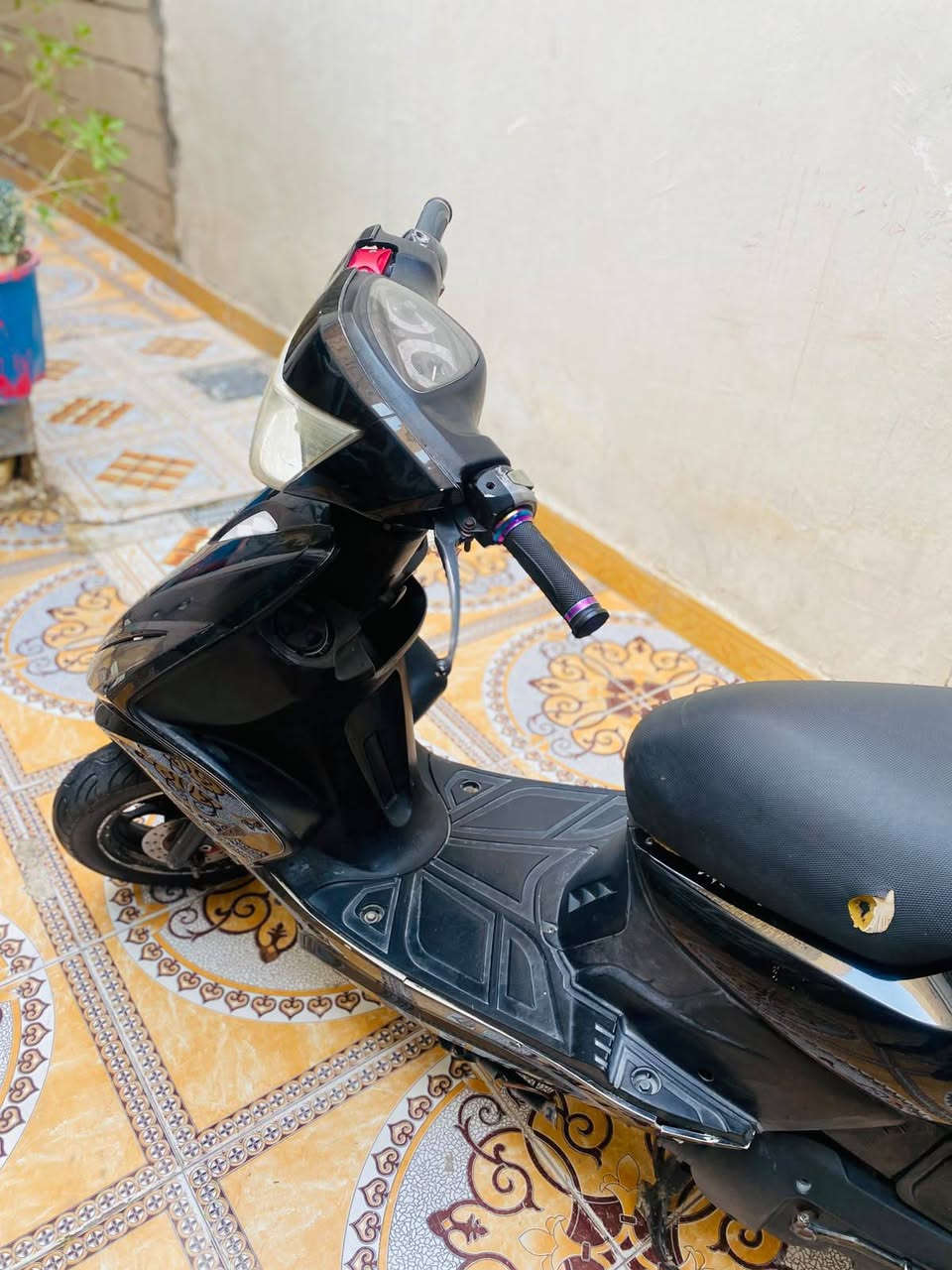 السلام عليكم 
ماكس مضلع نضيفه 
شغاله هندر وسلف 
لايت واشاير كله شغاله 
قفل استيرن وقفل جنطه شغالات
مفتوحه
شوكت ماتريد شغل واطلع وين ما يعجبك
جاهزه للاخير 

السعر 500وبيها مجال للشراي ويتدلل
مكاني ناصريه مركز حي التضحيه 
مكللللف بالنشررررر 
صاحب الدراجه: ***********
